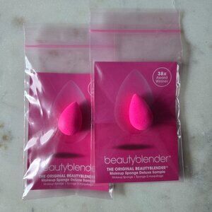 2 Deluxe sample BeautyBlenders